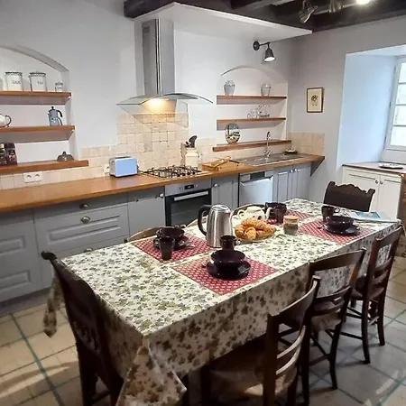 Charmante Demeure Spacieuse, Ideale Pour 9 Pers A Holiday home *